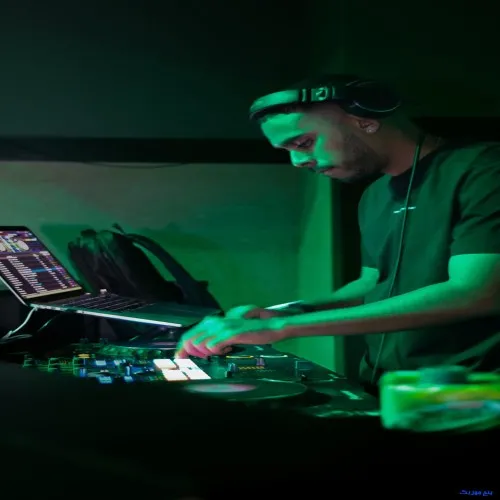 دانلود آهنگ چیکار کنم بشی باز برا من من که جز تو هیچی ندارم کیاوش