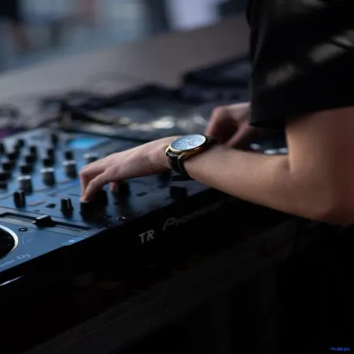 دانلود آهنگ اگه همه برن دوست دارم بمونی پیشم تو کیاوش